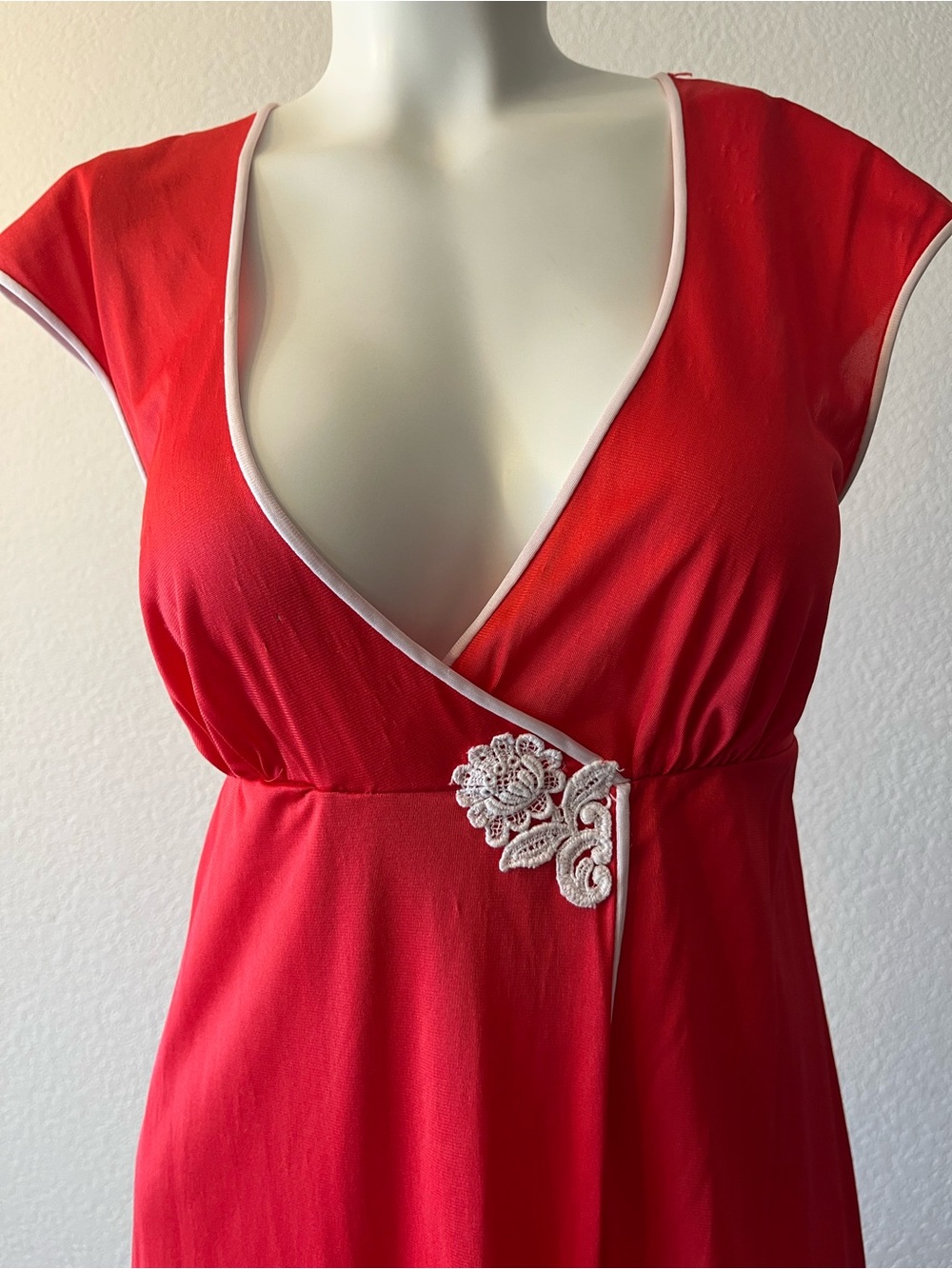 Outstanding Vintage Red Wrap-Style Dress with White Trim and Lace Appliqué